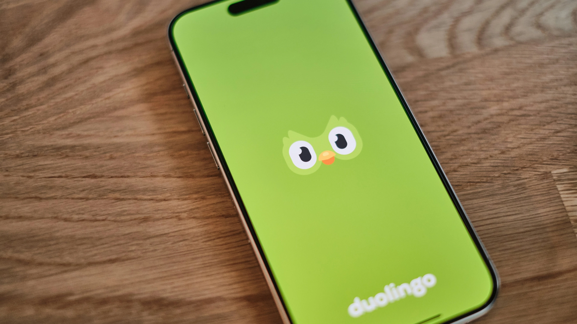 Duolingo становится компанией, ориентированной на ИИ, заменяя подрядчиков на Искусственный Интеллект